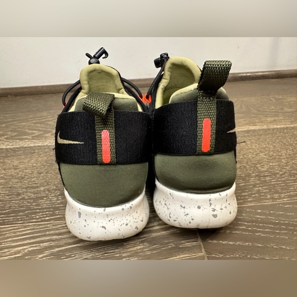 Women’s Nike Free RN Commuter Sneaker - Picture 3 of 11